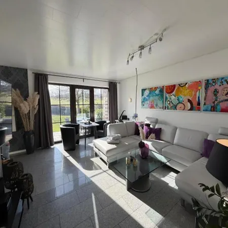 In Near Badesee Vakantiehuis Gönnersdorf