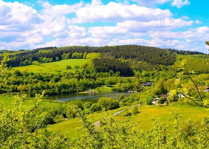 In Near Badesee Vakantiehuis Gönnersdorf